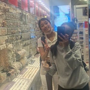 Meet your Posher, Leanne